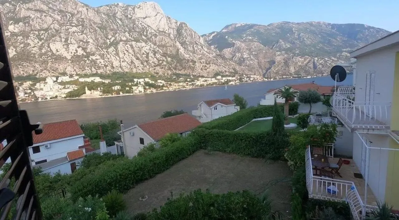 Prodaja, kuća, 240m², Prčanj, Kotor
