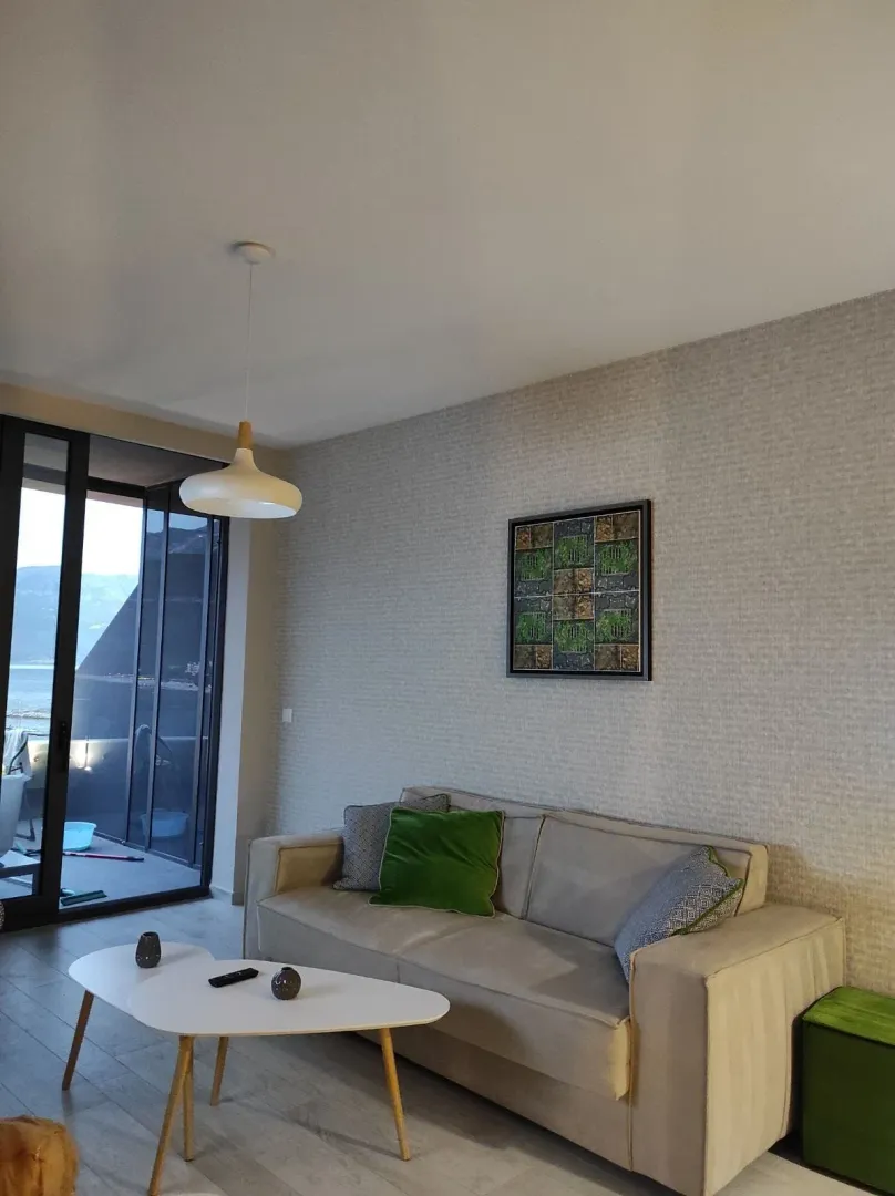 Comfortable living room with sofa, coffee table and access to the terrace.