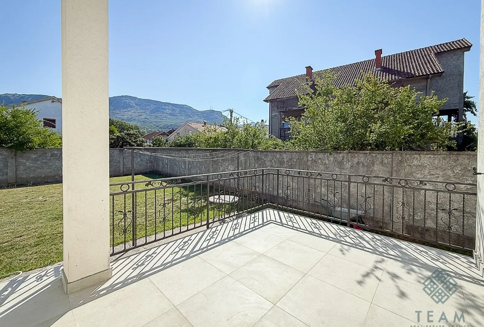Rent, house, 400m², Zlatica, Podgorica