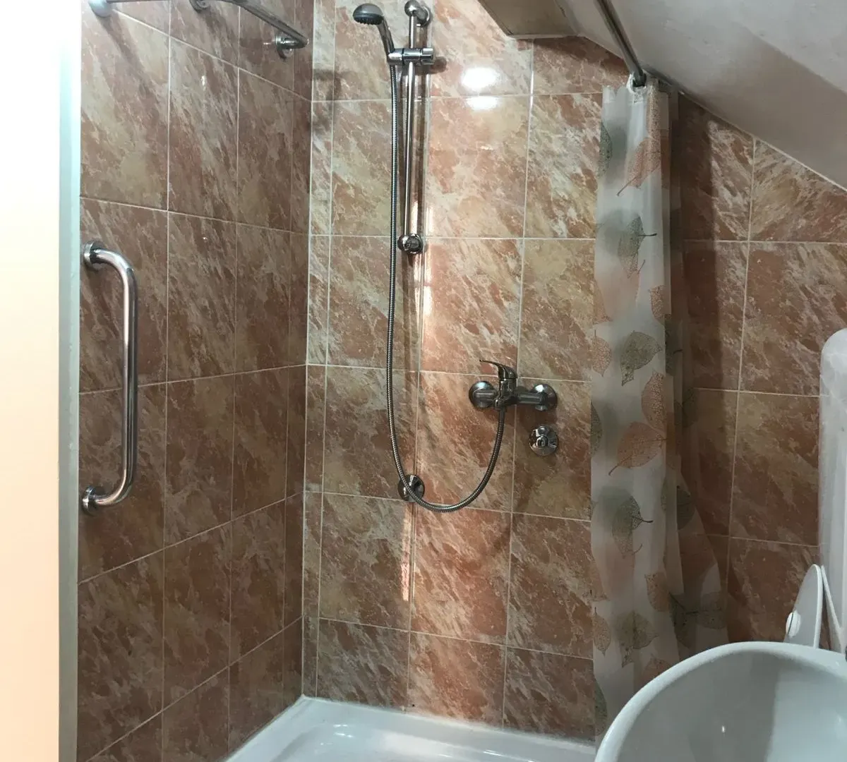 Izdavanje, kuća, 40m², Tološi, Podgorica