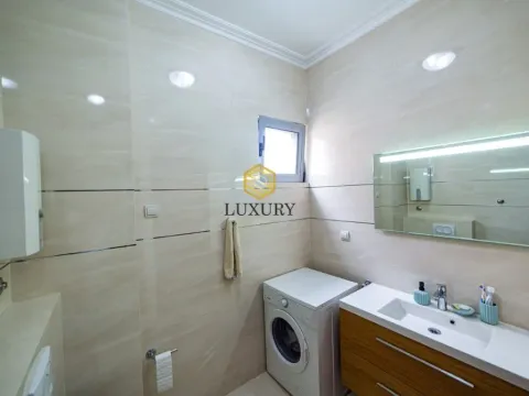 Izdavanje, jednosoban stan, 67m², Centar, Budva - image 4