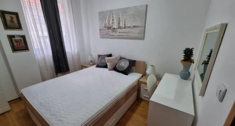 Izdavanje, trosoban stan, 88m², Kalenić Pijaca, Vračar Sve Podlokacije
