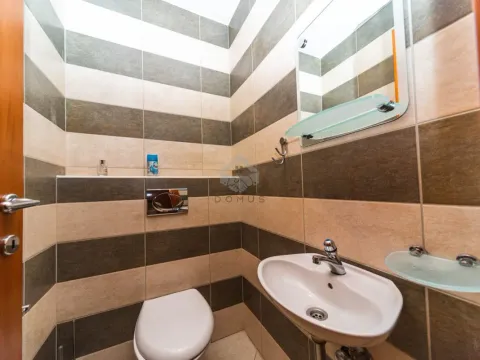 Izdavanje, dvosoban stan, 124m², Centar, Podgorica - image 14