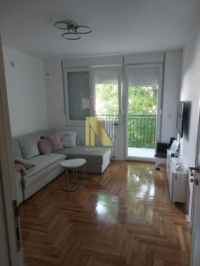 Izdavanje, jednosoban stan, 37m², Bulevar patrijarha Pavla, Novi Sad Sve Podlokacije