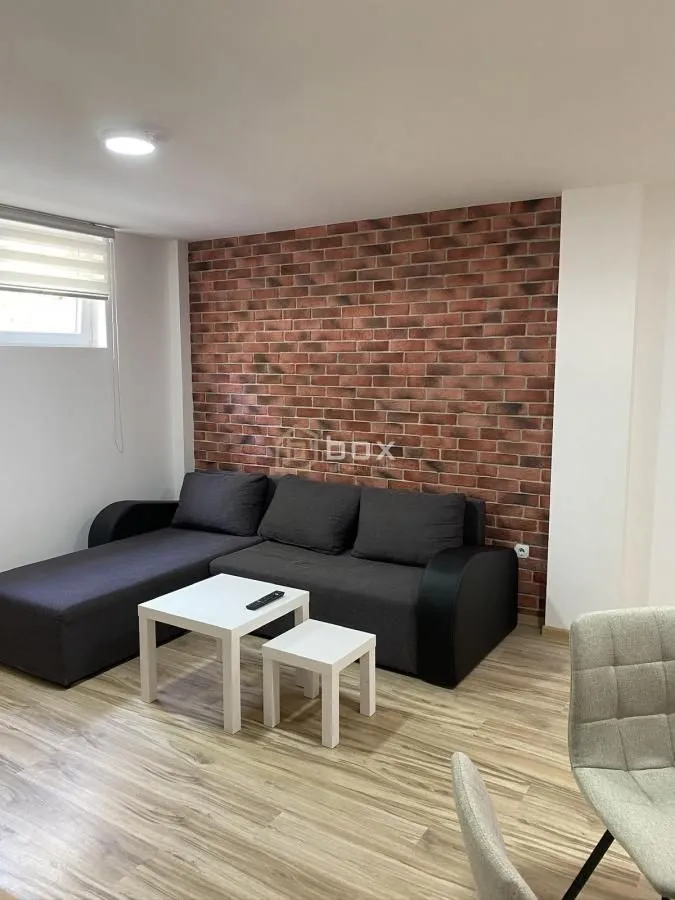 Izdavanje, dvosoban stan, 75m², Pantelej, Niš