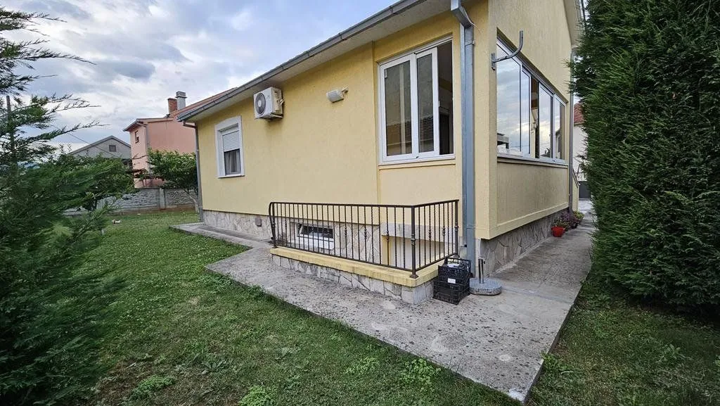 Sale, house, 80m², Tološi, Podgorica