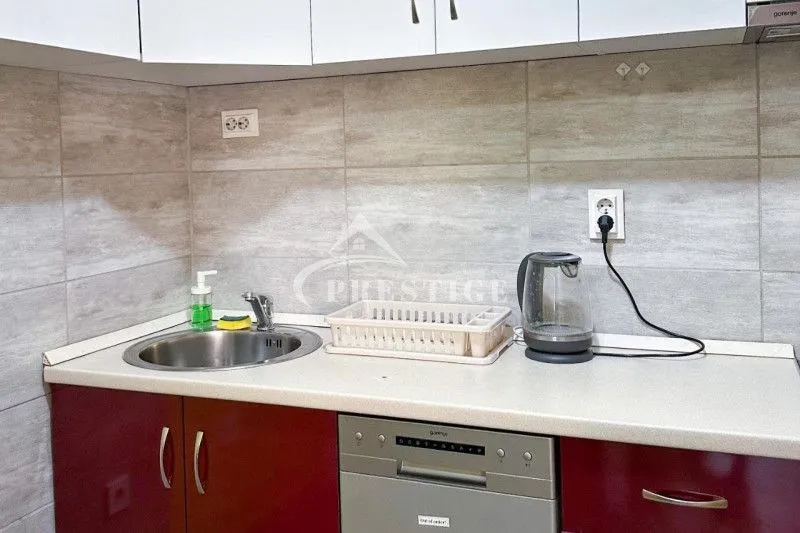 Izdavanje, dvosoban stan, 60m², Blok 5, Podgorica