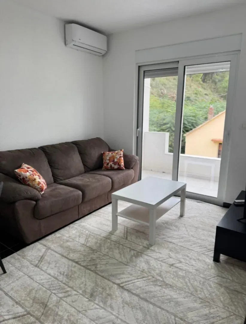 Izdavanje, jednosoban stan, 45m², Polje, Bar