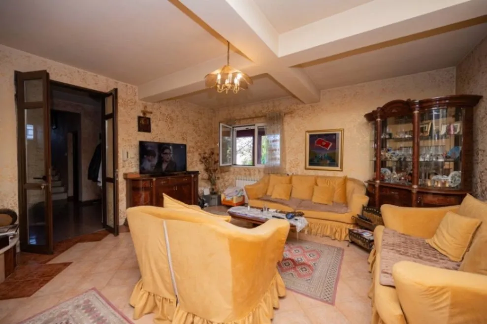 Prodaja, kuća, 250m², Donja Gorica, Podgorica