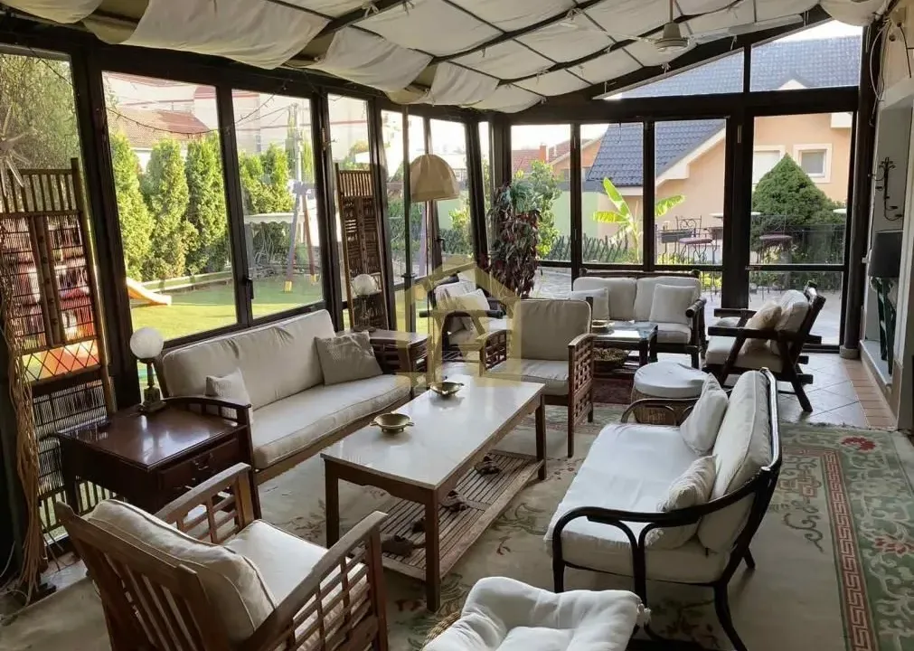 Izdavanje, kuća, 320m², Veljko Vlahović, Voždovac Sve Podlokacije