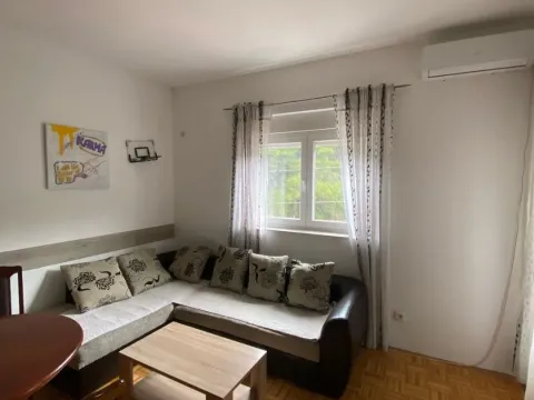 Izdavanje, dvosoban stan, 50m², Lazi, Budva - image 9