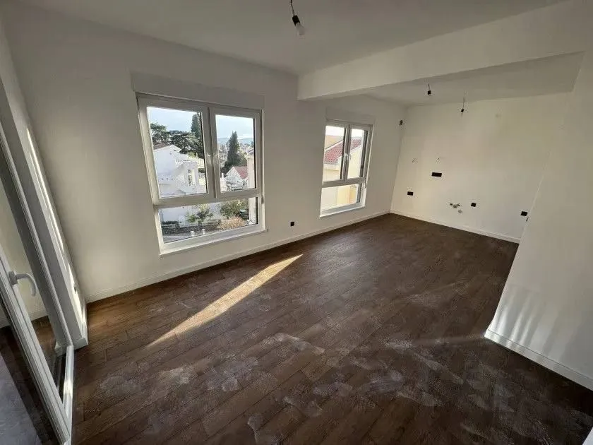 Prodaja, jednosoban stan, 44m², Centar, Tivat