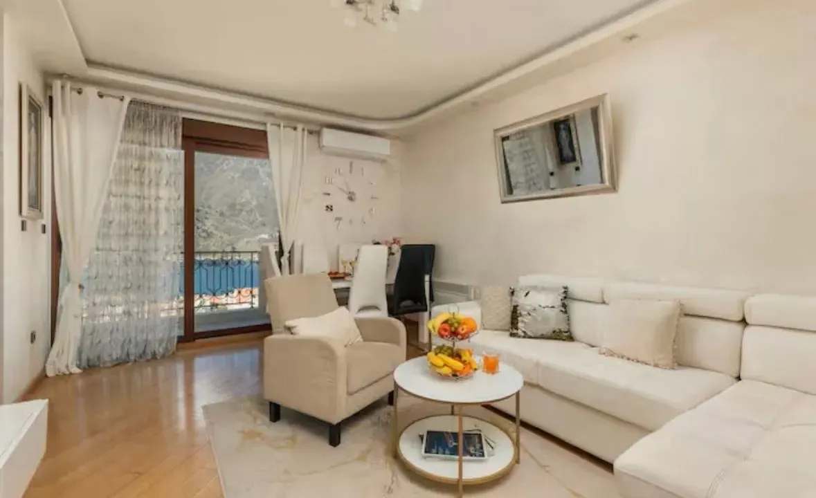 Rent, two bedroom apartment, 57m², Dobrota, Kotor