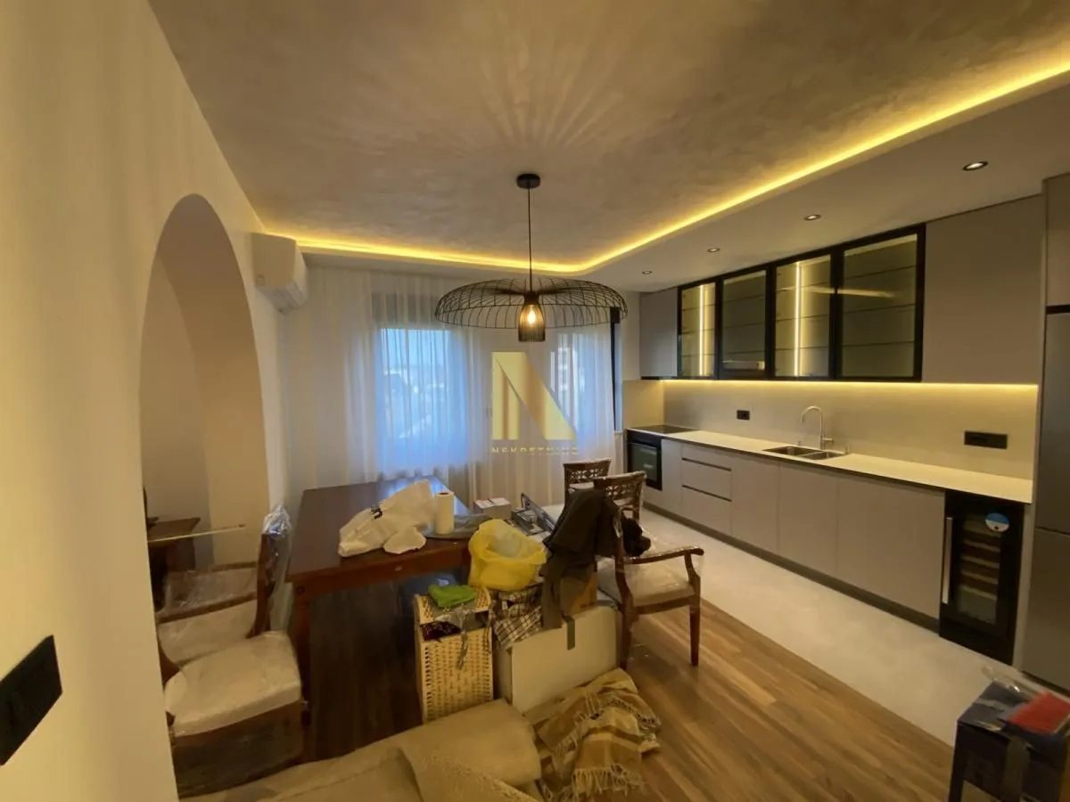 Prodaja, četvorosoban stan, 119m², Centar, Novi Sad