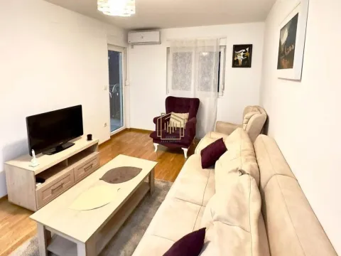 Rent, one bedroom apartment, 45m², City Kej, Podgorica - image 1