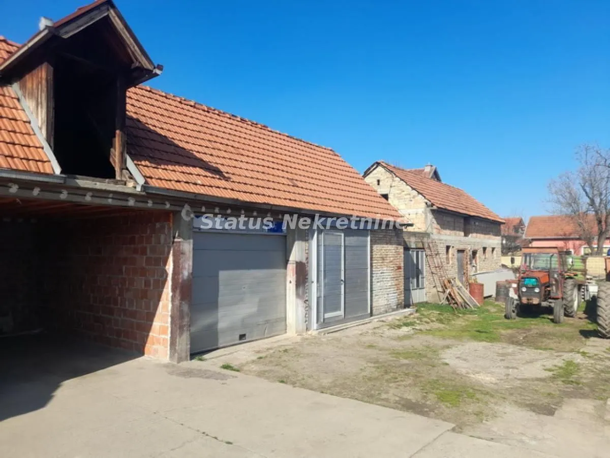 Prodaja, kuća, 180m², Centar, Inđija