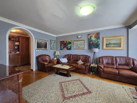 Prodaja, trosoban stan, 97m², Centar, Nikšić - image 2