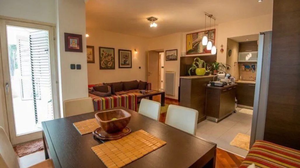 Prodaja, dvosoban stan, 70m², Centar, Tivat