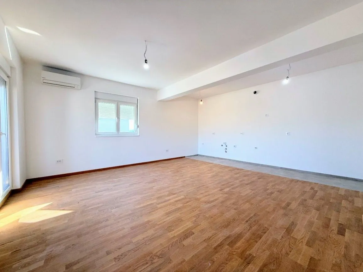 Prodaja, trosoban stan, 105m², Stari Aerodrom, Podgorica