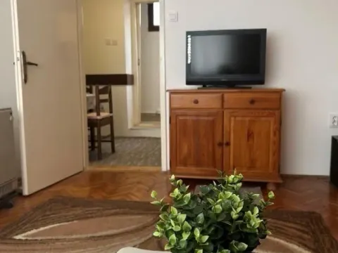 Rent, two bedroom apartment, 49m², Stari Grad, Beograd - image 2