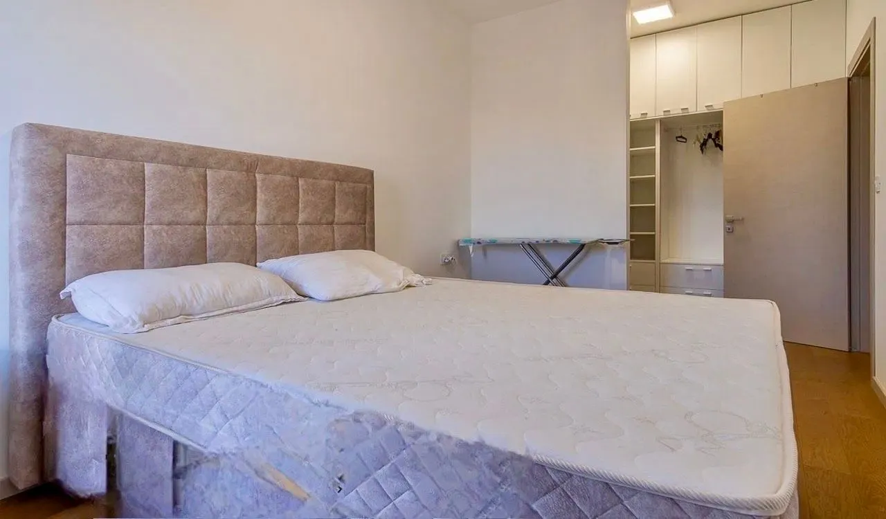 Izdavanje, jednosoban stan, 52m², Centar, Podgorica