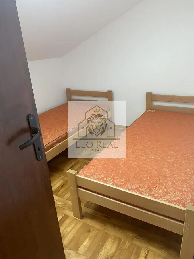 Izdavanje, kuća, 330m², Dobanovci, Surčin