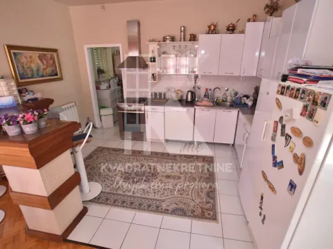 Izdavanje, kuća, 410m², Donja Gorica, Podgorica - image 10