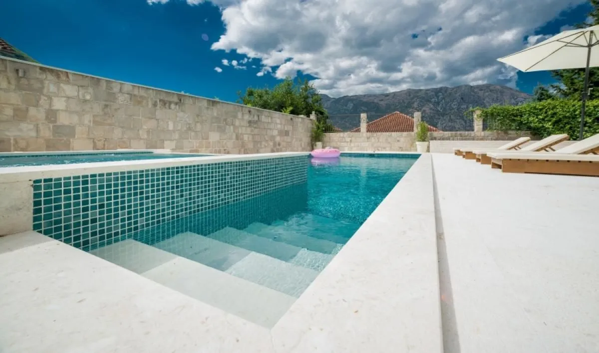 Sale, house, 240m², Stoliv, Kotor