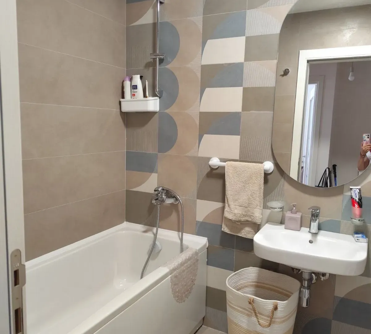 Izdavanje, jednosoban stan, 42m², Pobrežje, Podgorica
