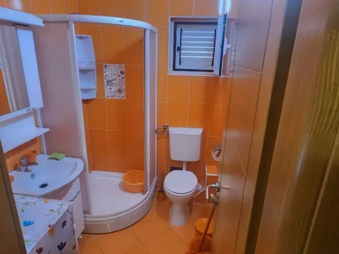 Izdavanje, jednosoban stan, 45m², Dobrota, Kotor - image 6