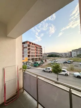 Pogled sa balkona na ulicu i okolne zgrade u izgradnji. - image 10