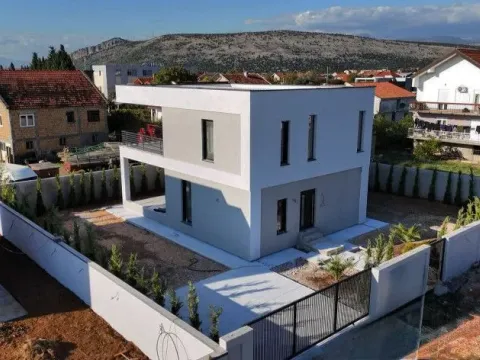 Izdavanje, kuća, 225m², Gornja Gorica, Podgorica - image 8