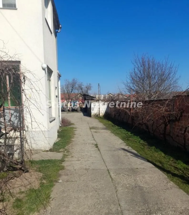 Prodaja, kuća, 180m², Centar, Inđija