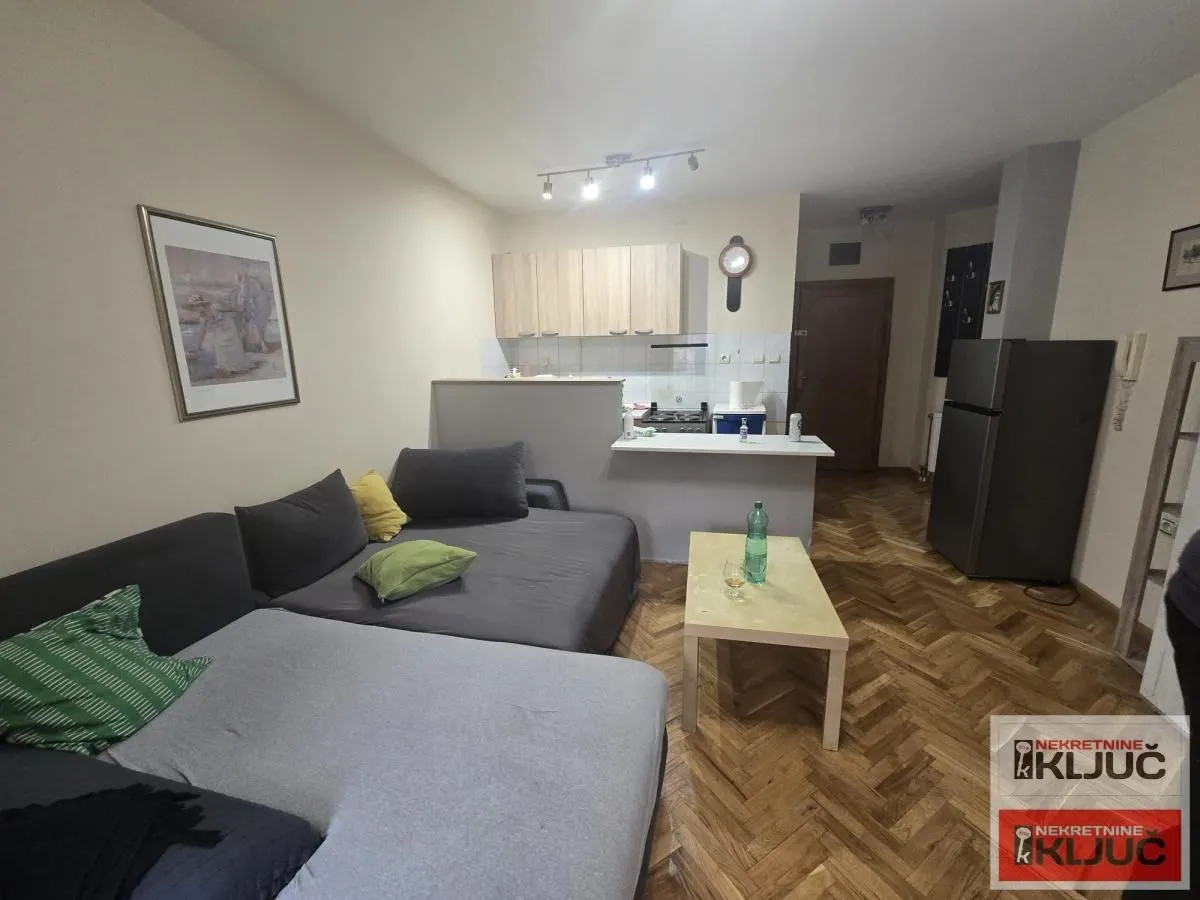 Prodaja, garsonjera, 26m², Bulevar Oslobodjenja, Novi Sad Sve Podlokacije