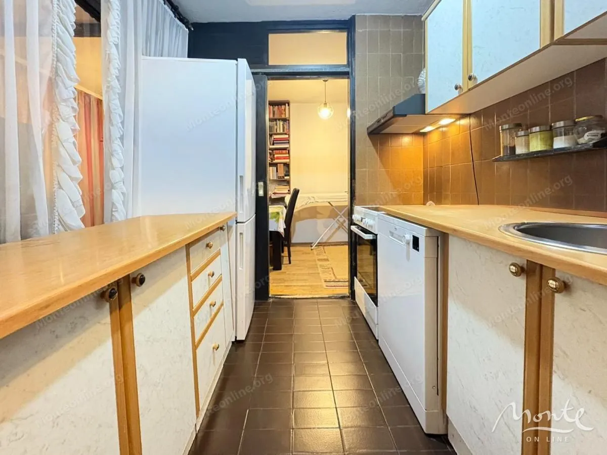 Prodaja, dvosoban stan, 77m², Blok 5, Podgorica