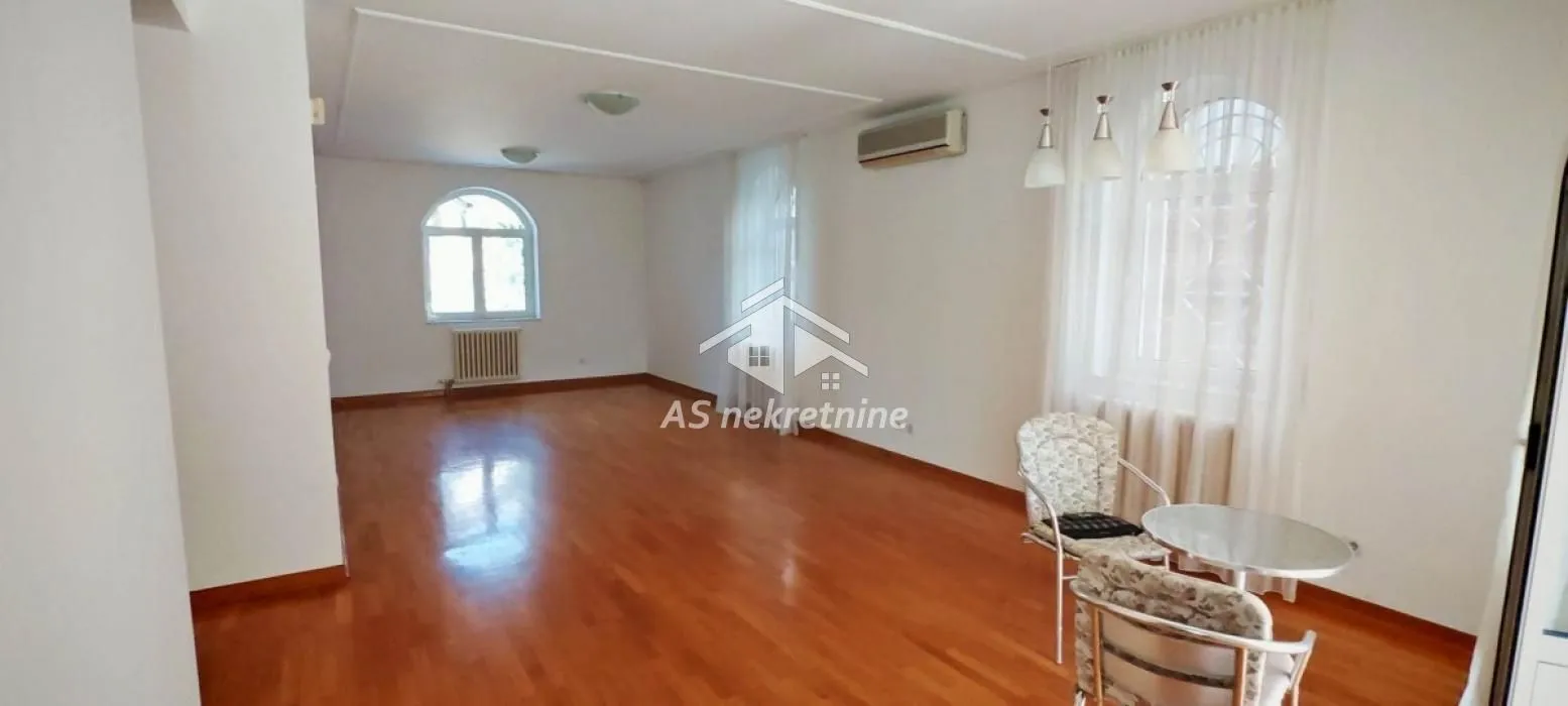 Rent, four bedroom apartment, 150m², Savski Venac, Beograd