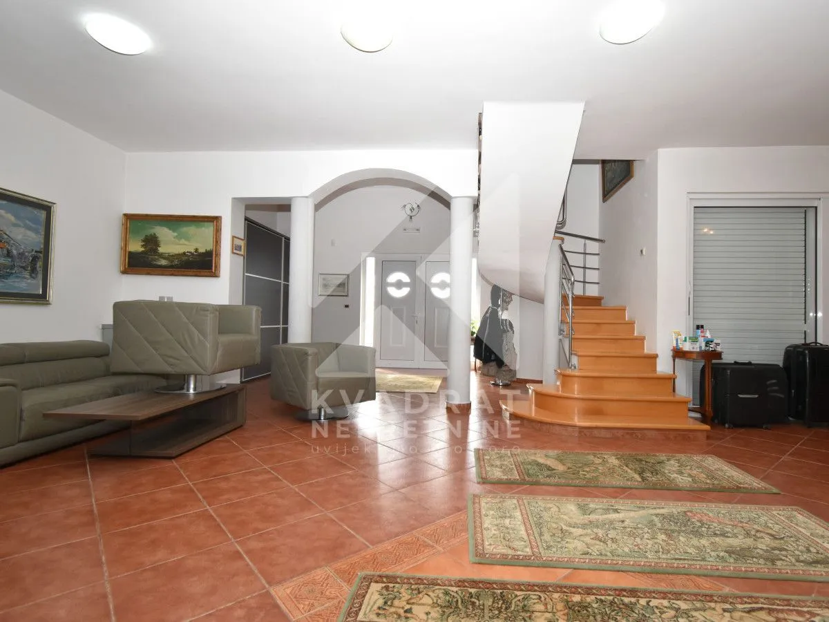Rent, house, 300m², Donja Gorica, Podgorica