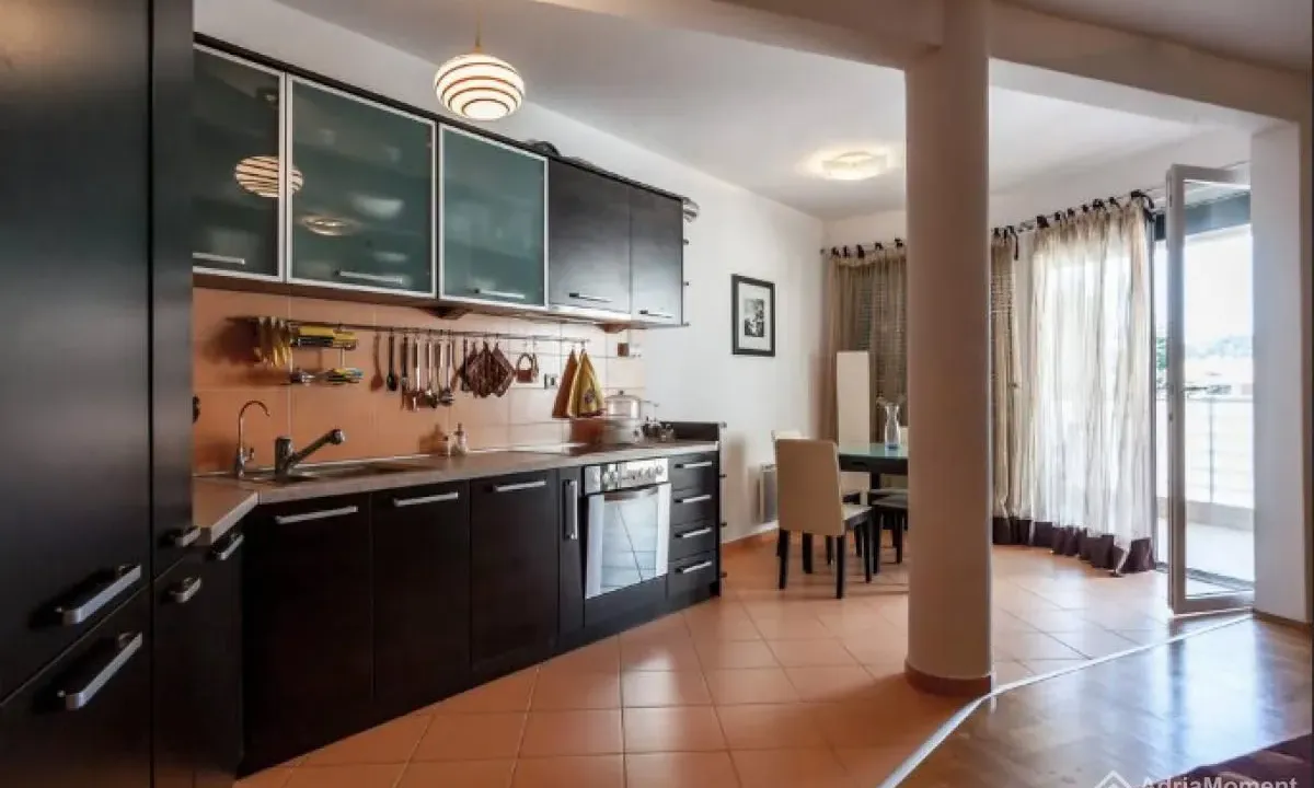 Prodaja, dvosoban stan, 90m², Petrovac, Budva