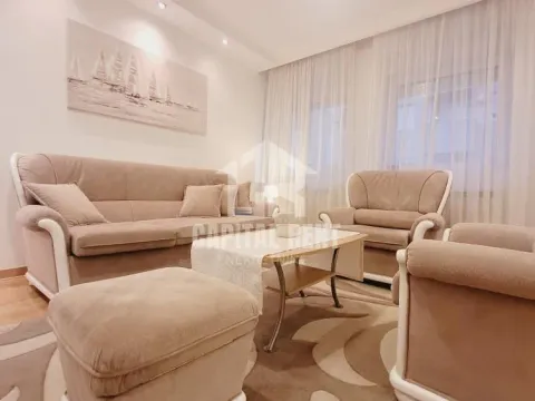 Izdavanje, trosoban stan, 72m², Južni Bulevar, Vračar Sve Podlokacije - image 2