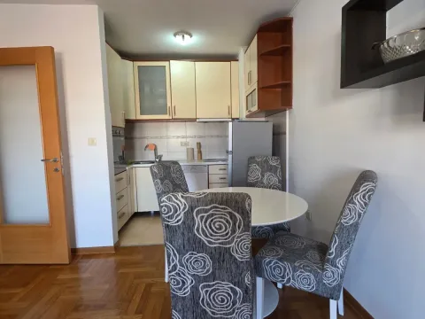 Izdavanje, trosoban stan, 71m², Stari Aerodrom, Podgorica - image 3