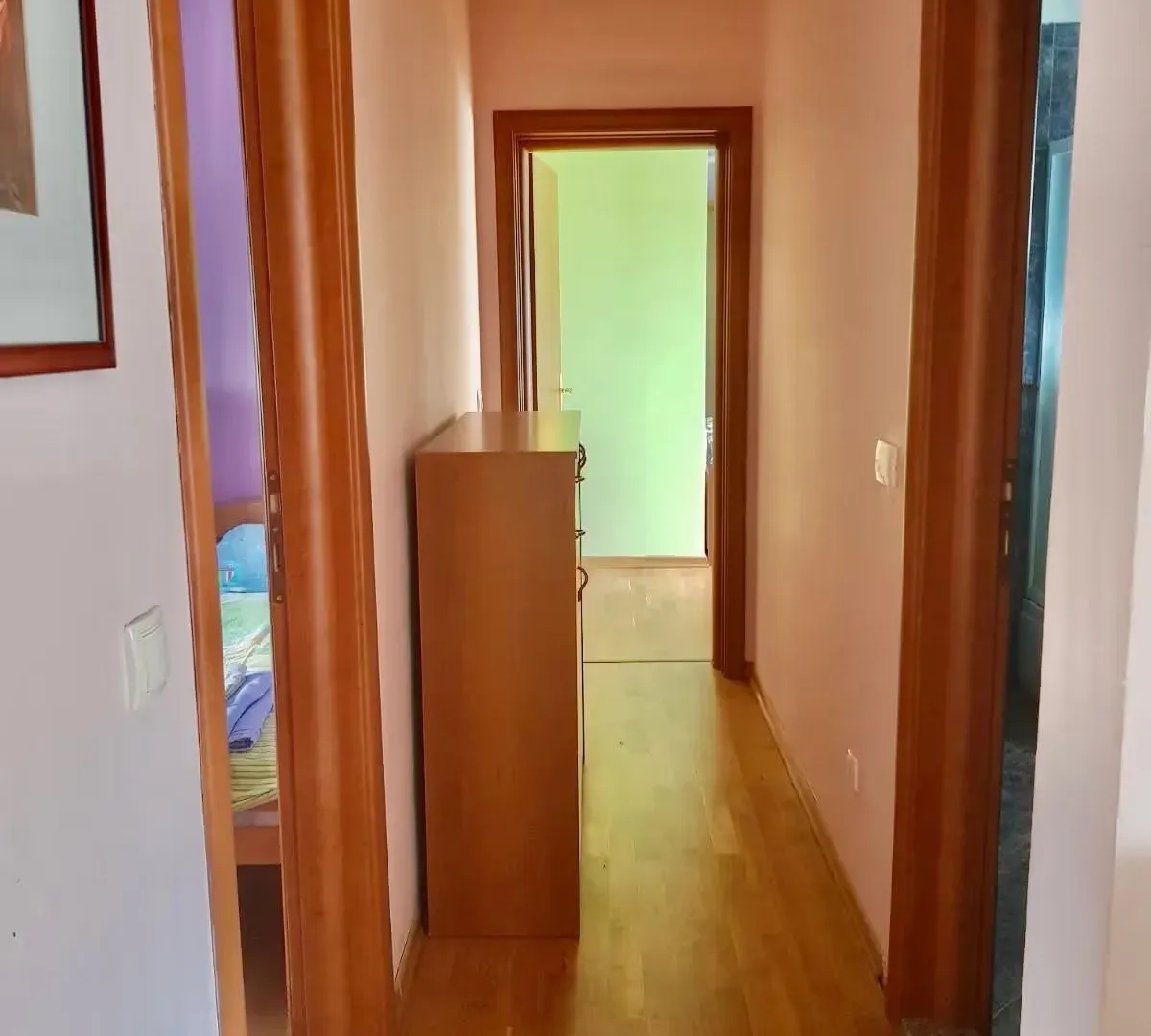 Izdavanje, dvosoban stan, 70m², Lazi, Budva