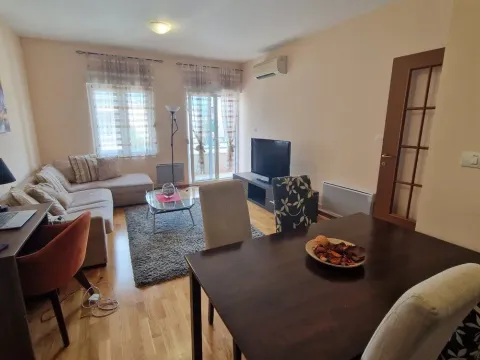 Izdavanje, jednosoban stan, 50m², City Kvart, Podgorica - image 8