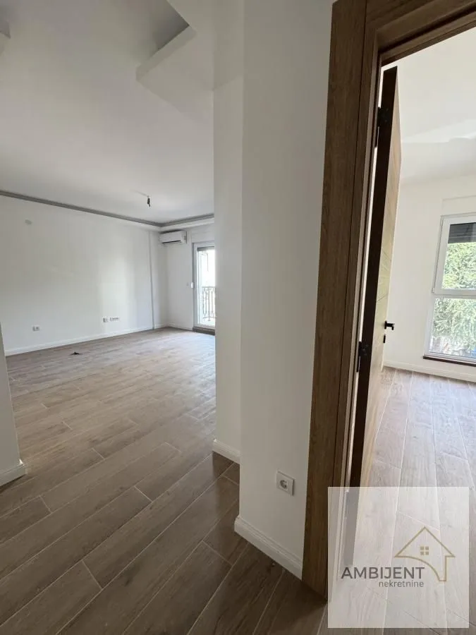 Prodaja, dvosoban stan, 60m², Centar, Inđija