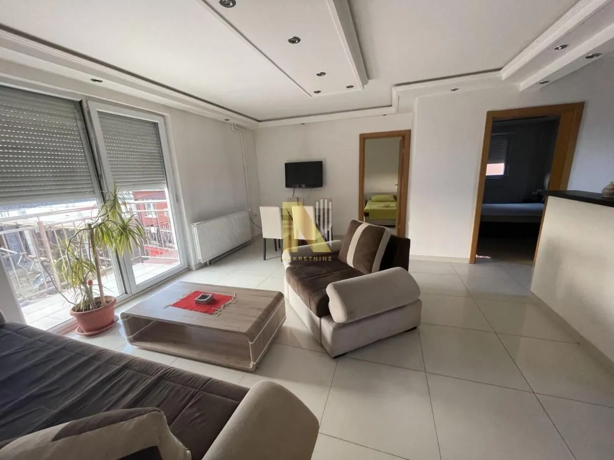 Izdavanje, trosoban stan, 65m², Petrovaradin, Novi Sad