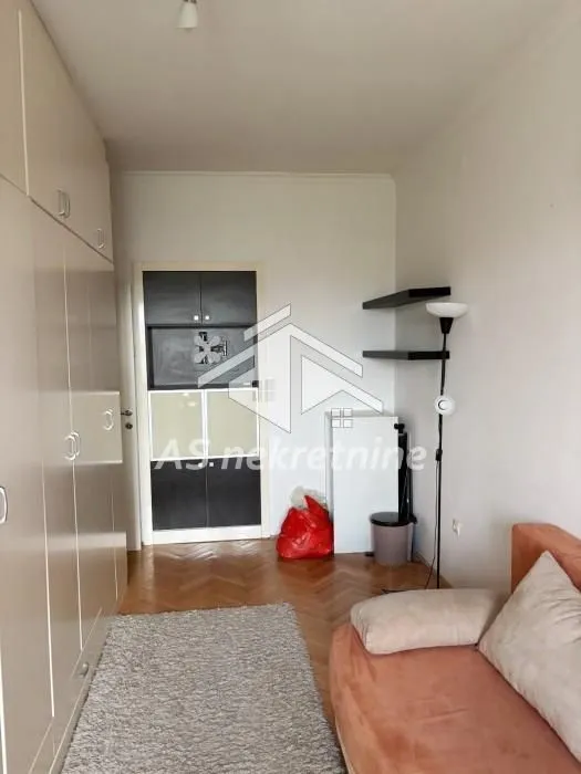 Izdavanje, četvorosoban stan, 86m², Savski Venac, Beograd