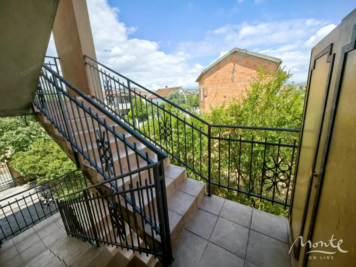 Prodaja, kuća, 385m², Donja Gorica, Podgorica