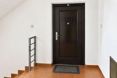 Izdavanje, trosoban stan, 52m², Budva, Crna Gora - image 17