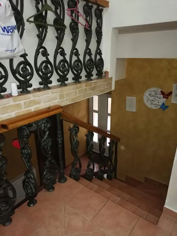 Prodaja, kuća, 350m², Tološi, Podgorica
