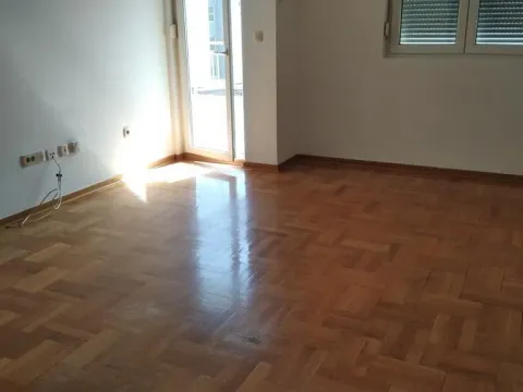 Izdavanje, jednosoban stan, 47m², Stari Aerodrom, Podgorica - image 2