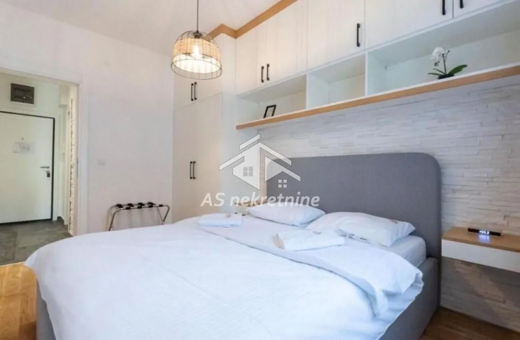 Rent, two bedroom apartment, 43m², Južni Bulevar, Vračar Sve Podlokacije